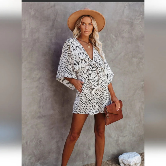 VICI Flawless Well Behaved Printed Pocketed Tie Romper. Size small - Picture 2 of 16